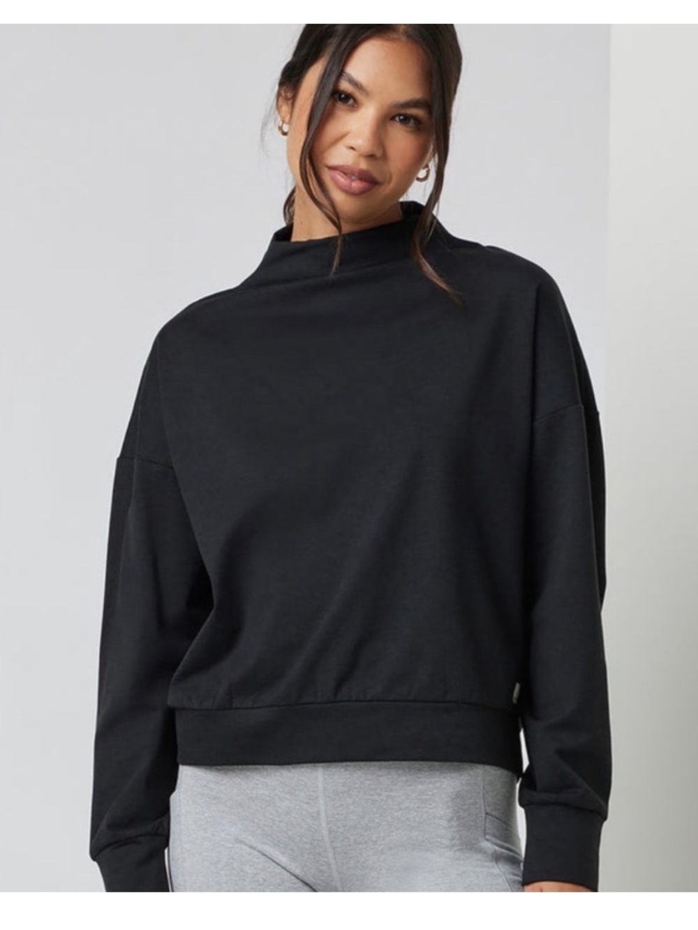 Vuori funnel neck pullover sweater charcoal black small